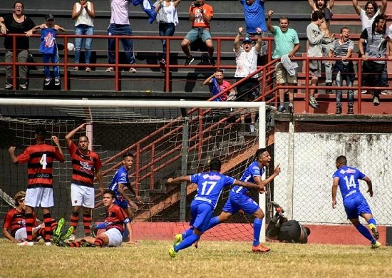 Guarulhos empata com o Flamengo e encosta na liderança