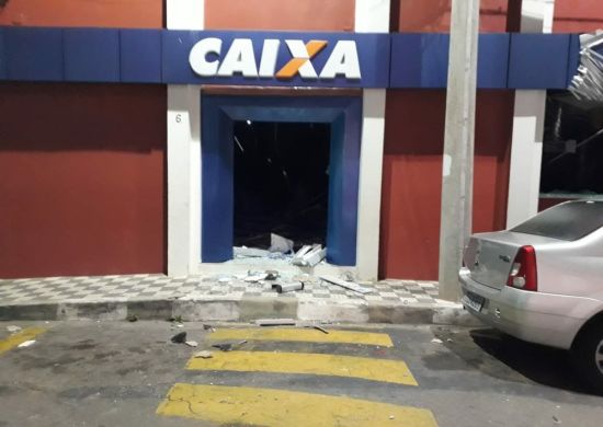 Suspeitos explodem duas agências bancárias em Nazaré Paulista