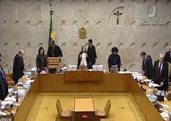 STF adia decisão sobre restringir foro especial