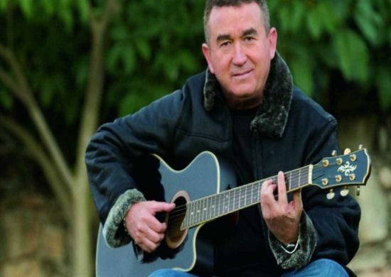 Avião com Amado Batista faz pouso de emergência