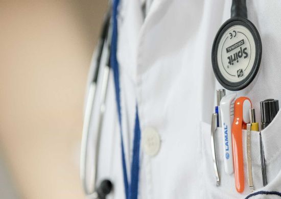 Falsa médica com duas passagens pela polícia é presa em Campinas