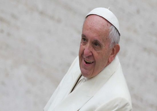 ‘Deus o fez assim’, diz papa a homem gay vítima de abuso no Chile