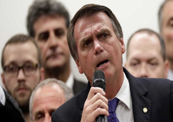 Bolsonaro compara execuções da ditadura a ‘tapa no bumbum do filho’