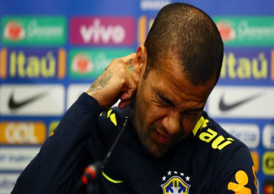Daniel Alves está fora da Copa do Mundo
