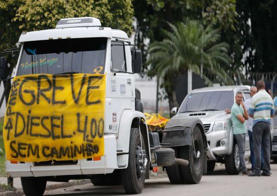 Greve continua: Temer pede trégua de 3 dias e caminhoneiros negam