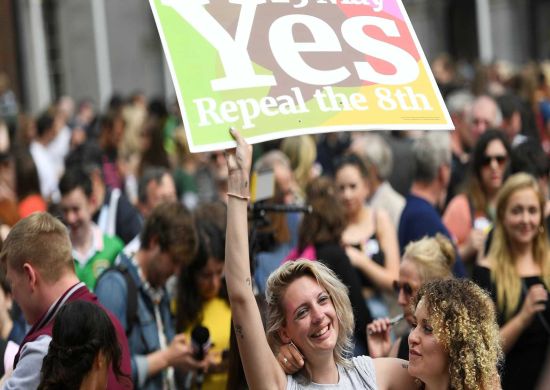 Irlandeses votam por legalizar o aborto em referendo histórico