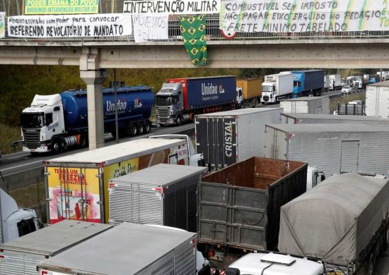 PRF diz ter aplicado 349 multas para veículos que obstruem vias