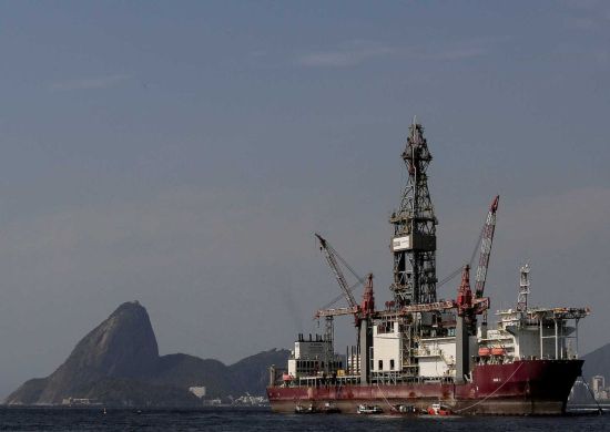 Petroleiros decidem entrar em greve a partir de quarta-feira