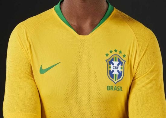 Novo golpe no WhatsApp promete camisa da seleção de graça