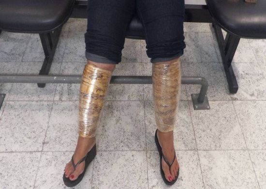 Mulher é presa em Guarulhos ao tentar embarcar com 2 quilos de cocaína nos tornozelos