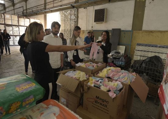 Yamaha Guarulhos doa roupas e fraldas ao Fundo Social de Solidariedade
