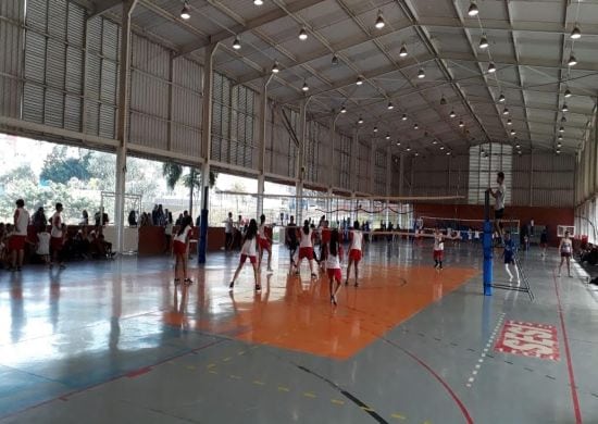 Integrantes de Iniciação Esportiva participam de Festival de Voleibol