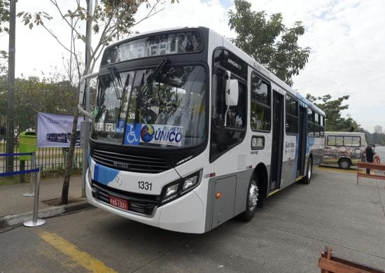 Prefeitura apresenta os novos ônibus da linha estrutural da cidade