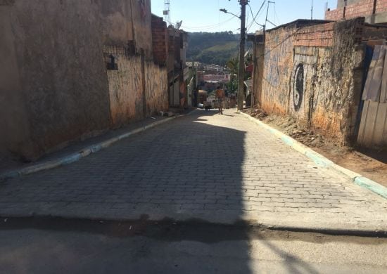 Prefeitura pavimenta viela no Jardim Soberana