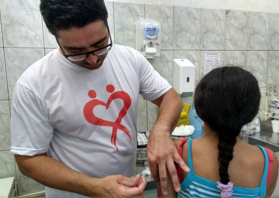 Vacina da gripe é ampliada para adultos e crianças em Guarulhos