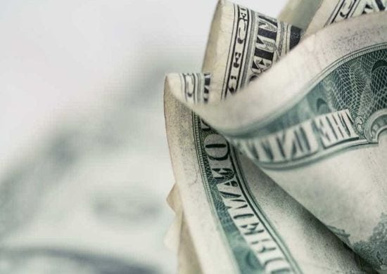 Com cenário externo negativo, dólar dispara e chega a R$ 3,87