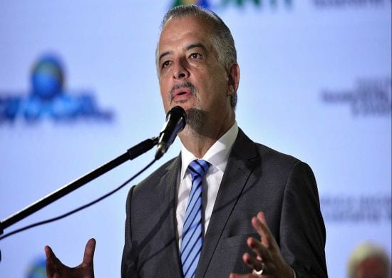 França alfineta Doria e diz que Alckmin não combina com sala VIP