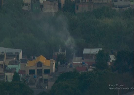 Incêndio atinge favela na Vila Barros nesta manhã(29)