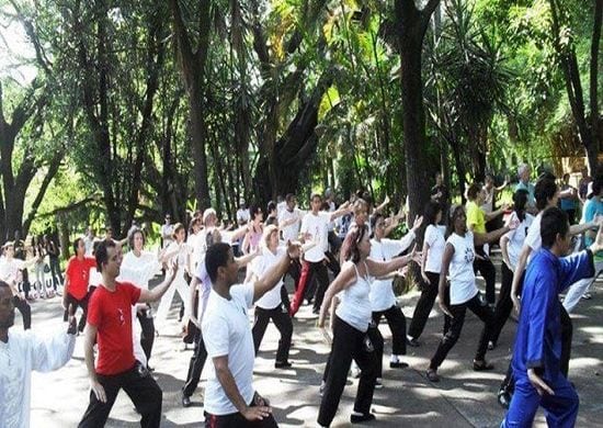 Meditação e práticas corporais da medicina chinesa fazem parte do Movimenta Saúde