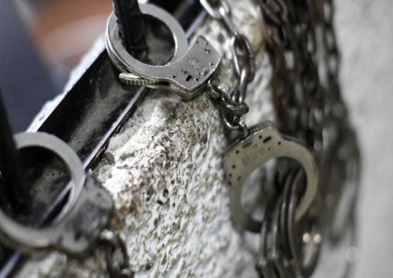 Homem que escondia oração no bolso para ficar invisível é preso em SP