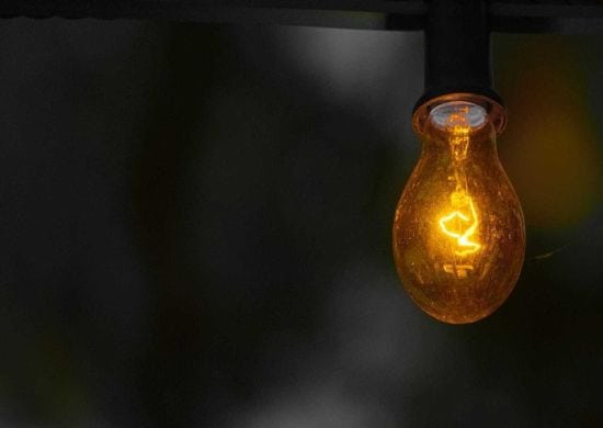 Conta de luz deve continuar com bandeira vermelha até o fim do ano