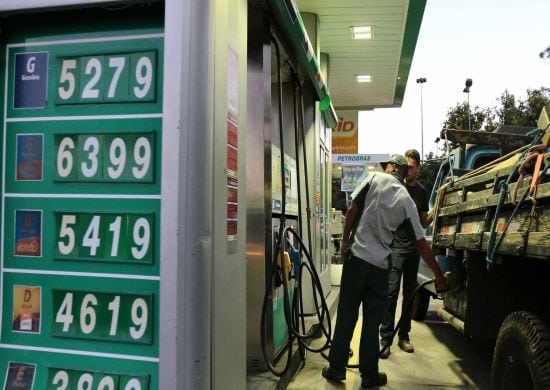 Postos que não reduzirem diesel podem pagar até R$ 9,4 milhões de multa