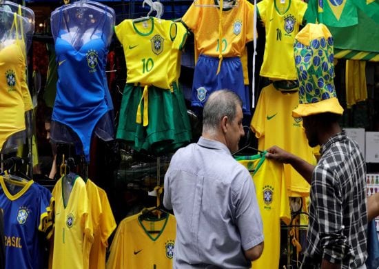 Camisa amarela da seleção é rejeitada por parte dos brasileiros