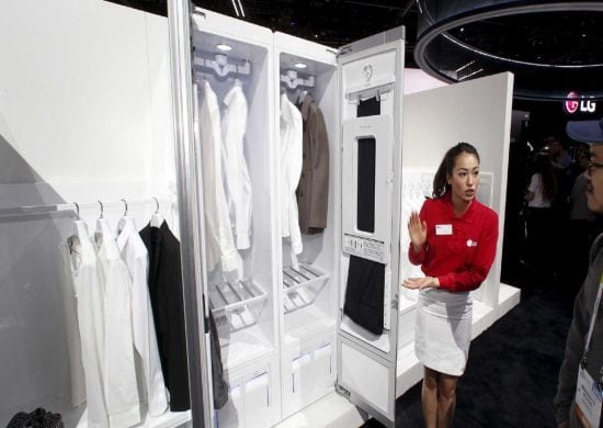 Armário que passa a roupa sozinho está chegando ao Brasil