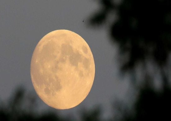 Eclipse lunar mais longo do século acontece daqui a pouco