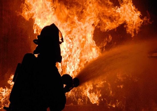 Incêndios em duas favelas de São Paulo deixam 220 desalojados