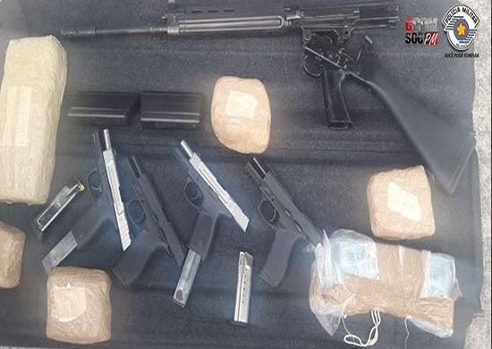 PM prende mulheres transportando armas e munições em Mairiporã