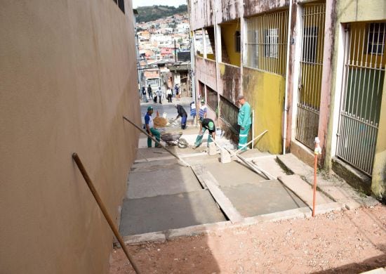 Prefeitura informa revitalização de viela no Jardim Fortaleza