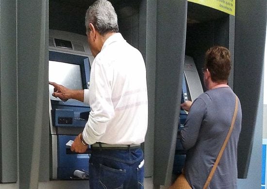 Pagamento do 13º salário de aposentados começa segunda; veja regras