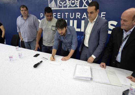 Guarulhos assina regularização fundiária da comunidade Anita Garibaldi