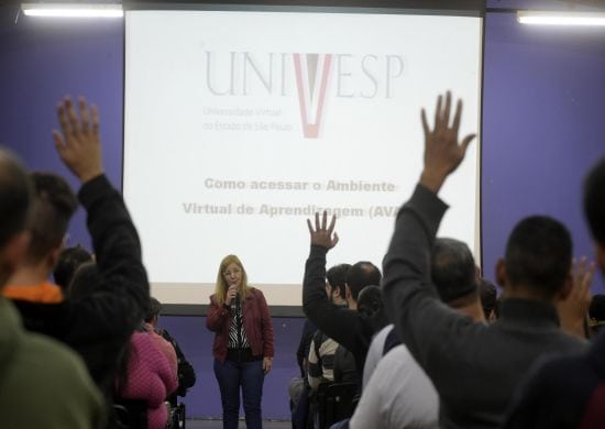 Semana de aula inaugural da Univesp reúne 2 mil alunos no Adamastor