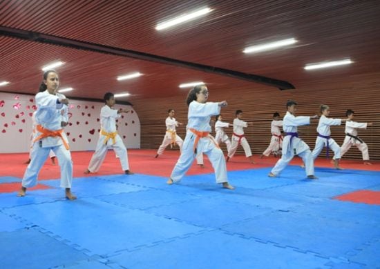 Mês dos pais recebe homenagem de alunos do CEU Presidente Dutra