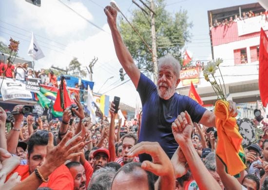 Lula é oficializado candidato à Presidência pelo PT