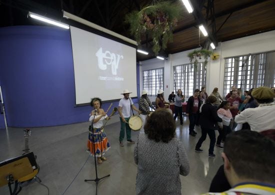 Seminário de 15 anos do Tear reúne pessoas de várias cidades do país