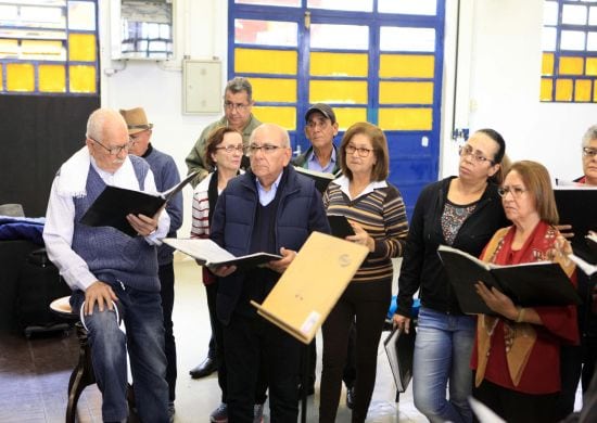 Prefeitura oferece aulas de canto a pessoas com mais de 50 anos