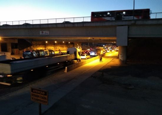 Trevo de Bonsucesso ganha iluminação sob os viadutos