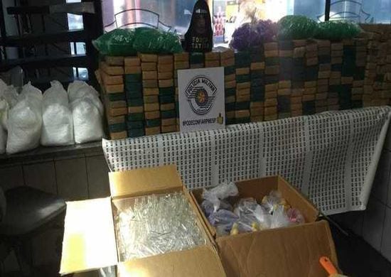 Dois são presos no Presidente Dutra com quase meia tonelada de drogas