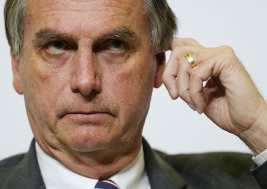 Bolsonaro pede exclusão de reportagens da Folha sobre assessora