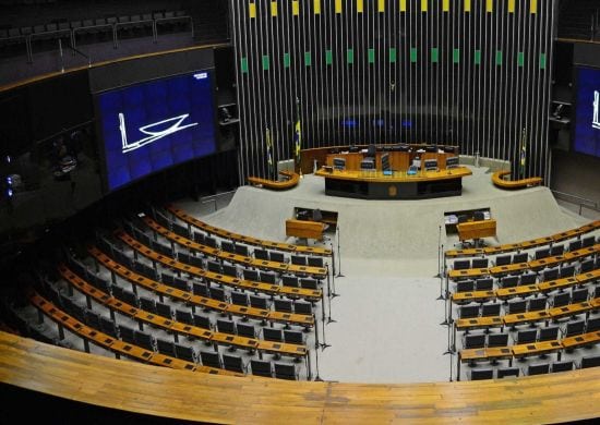 Câmara dos Deputados fica às moscas no primeiro dia de trabalho