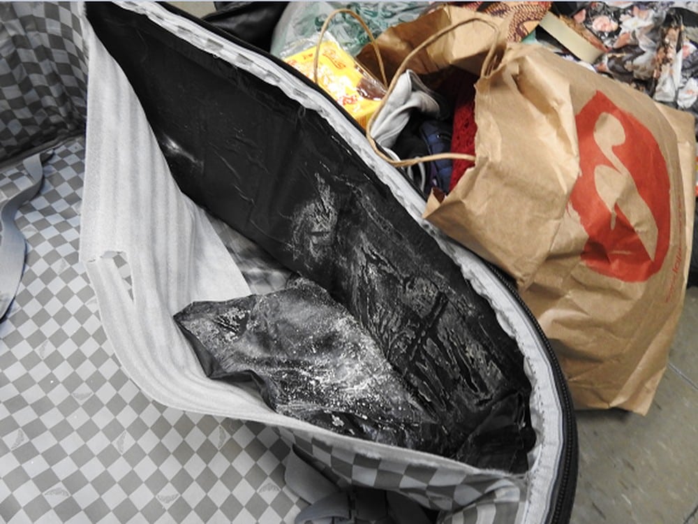 Duas mulheres são presas com cocaína e haxixe no aeroporto de Guarulhos