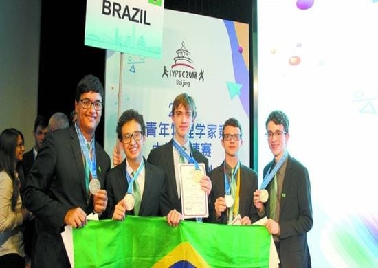 Equipe do Brasil leva prata em torneio de física na China