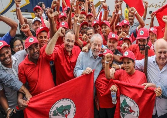 MST faz caminhada até Brasília para registro da candidatura de Lula