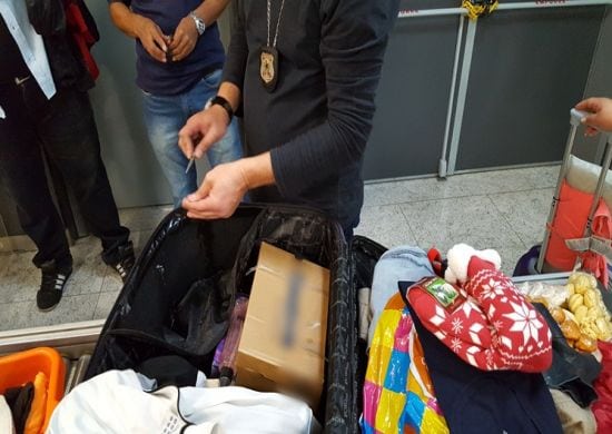 Mulher é presa em Guarulhos tentando levar drogas para Portugal