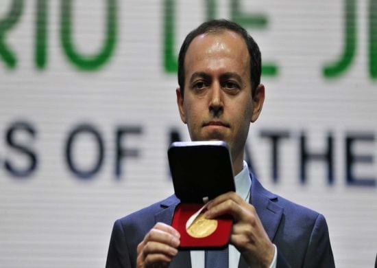 De bom humor,iraniano recebe nova medalha Fields após furto no Rio
