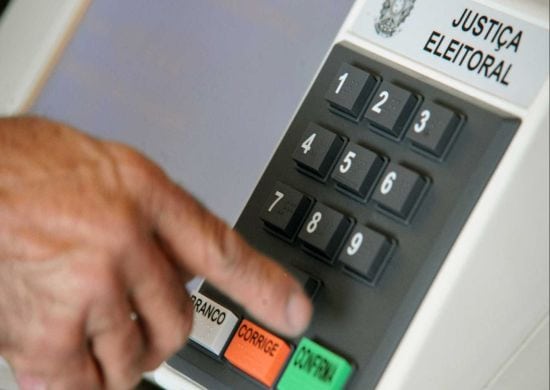 Cinco partidos vão definir presidenciáveis ou alianças neste domingo