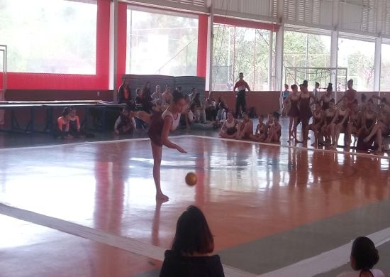 Ginástica rítmica traz emoção e cores à Olimpíada Colegial